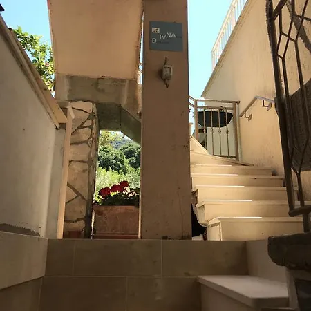 Divna And * Račišće