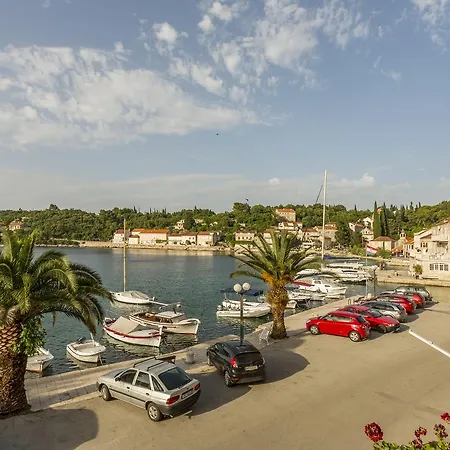 Divna And Apartament Račišće