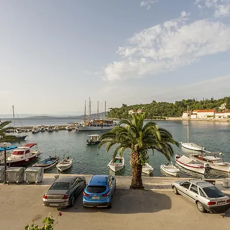 Divna And * Račišće