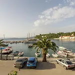 Divna And * Račišće