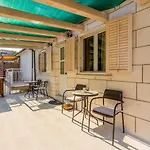 Apartment Divna And Račišće
