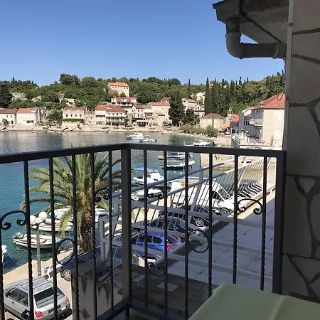 Divna And Apartmán *