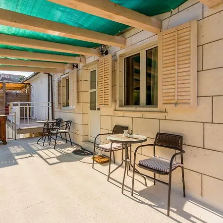 Apartmán Divna And Račišće