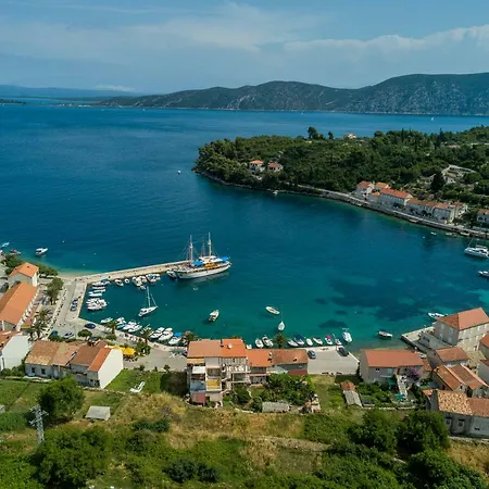 Divna And Apartmán *